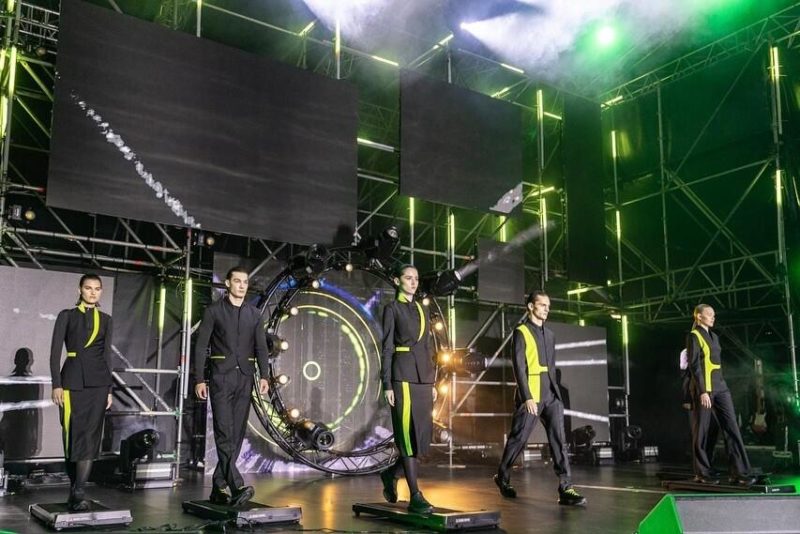 Авиакомпания S7 Airlines представила обновлённую форму для бортпроводников
