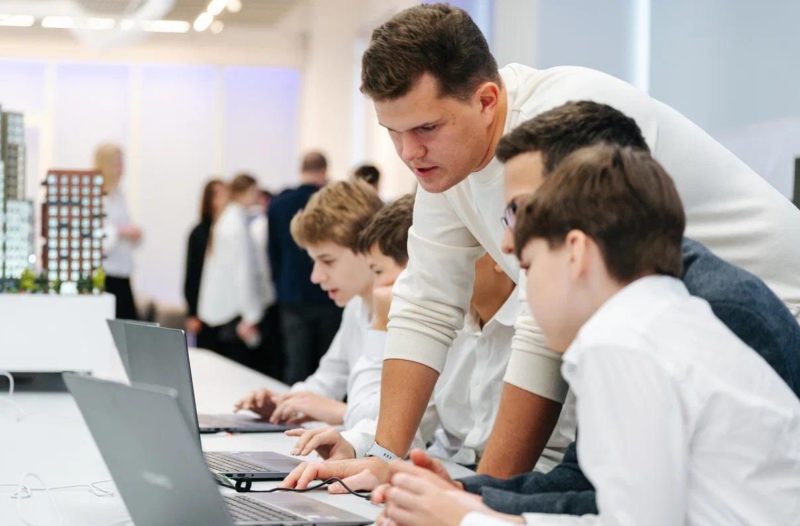 В Новой Москве стартовала IoT-программа для школьников от ПИК, «Летово» и «Умный дом с Алисой»