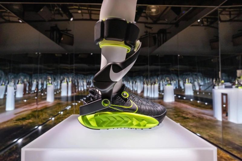 Nike представила робонасадку на кроссовки, которая упростит ходьбу и бег — фото 1