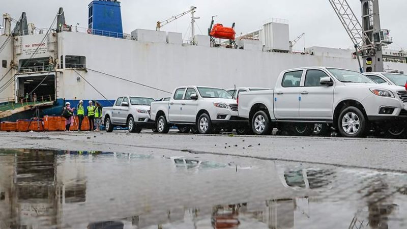 Таможни Владивостока и Уссурийска начали круглосуточно оформлять иномарки