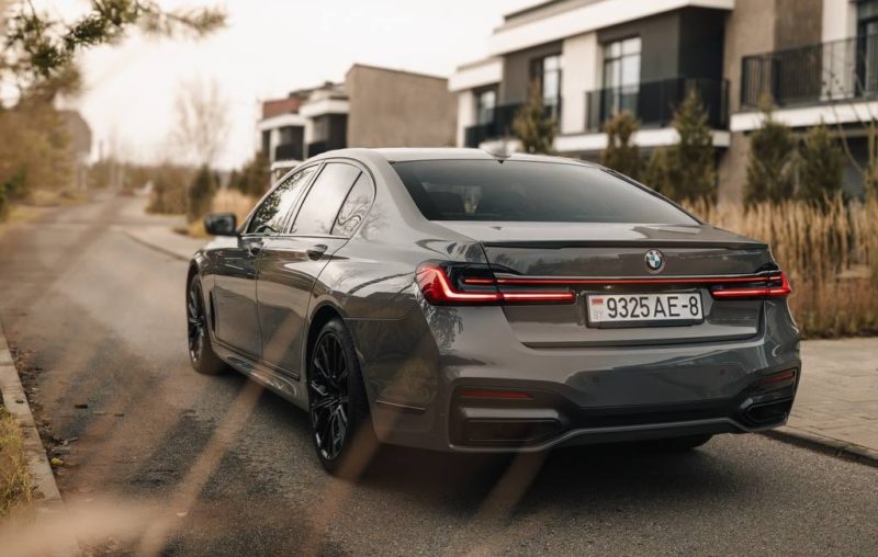 Белорусский каршеринг Hello пополнил автопарк BMW 7-Series