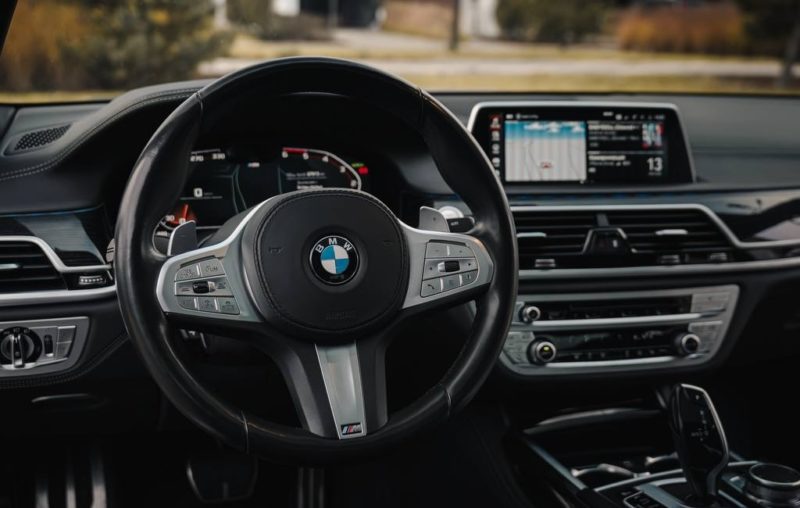 Белорусский каршеринг Hello пополнил автопарк BMW 7-Series