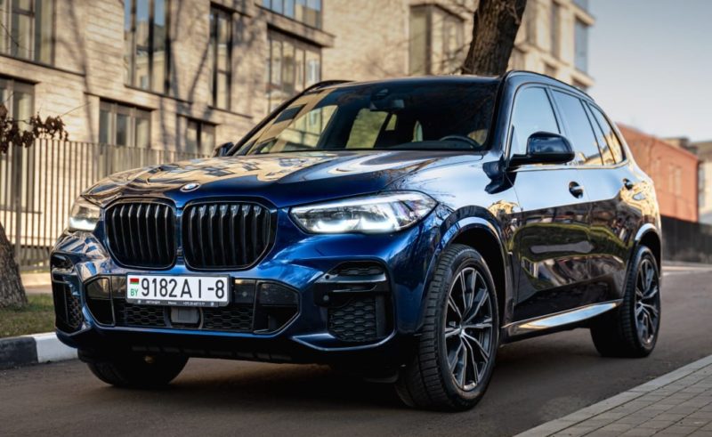 Белорусский каршеринг Hello добавил в автопарк кроссовер BMW X5