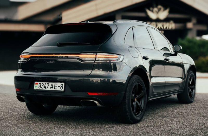 Белорусский каршеринг Hello пополнил автопарк Porsche Macan