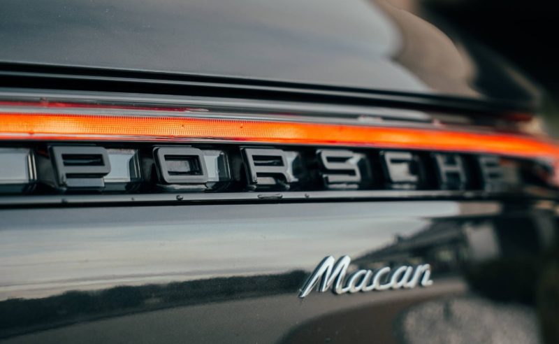 Белорусский каршеринг Hello пополнил автопарк Porsche Macan