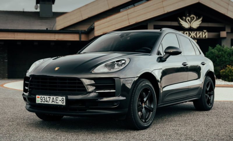 Белорусский каршеринг Hello пополнил автопарк Porsche Macan