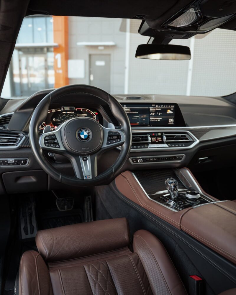 Белорусский каршеринг Hello пополнил автопарк новым BMW X6 M50d — фото 4