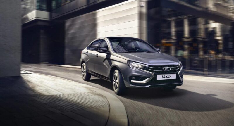 АвтоВАЗ начал собирать Lada Vesta с климат-контролем