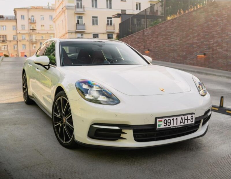 Белорусский каршеринг Hello добавил в свой автопарк Porsche Panamera