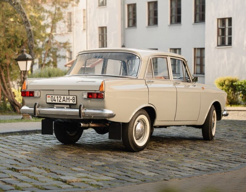 Белорусский каршеринг Hello добавил в свой автопарк ИЖ 412 Москвича — фото 3