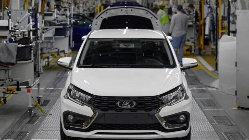 АвтоВАЗ запустил экскурсии на заводе в Санкт-Петербурге