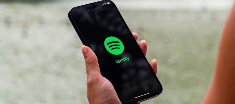 Spotify начал проверять участников семейной подписки по QR-коду