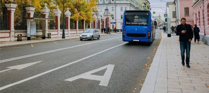 На четырёх улицах Москвы появились новые участки выделенных полос