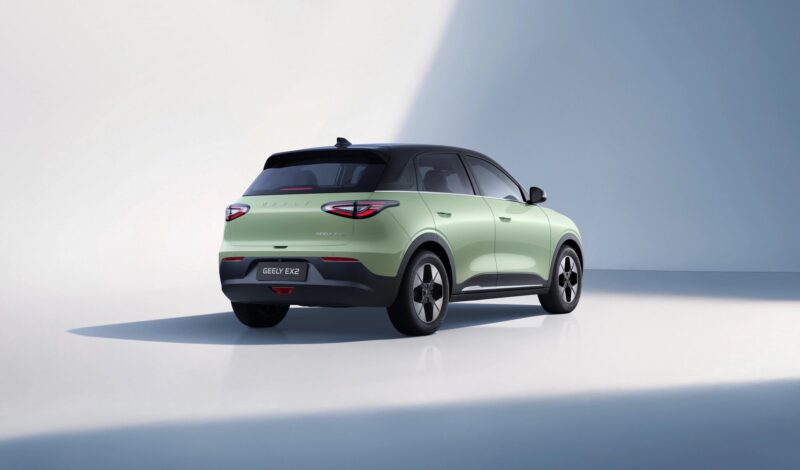 Geely выпустит в России бюджетный хетчбэк EX2 — фото 2