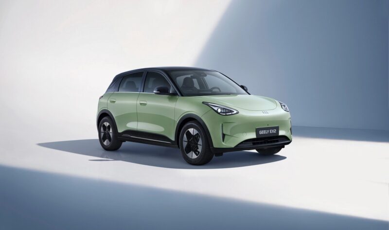 Geely выпустит в России бюджетный хетчбэк EX2 — фото 1