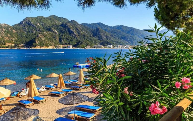 В Level.Travel назвали самые популярные направления для отдыха у россиян в осенние каникулы 2026 года