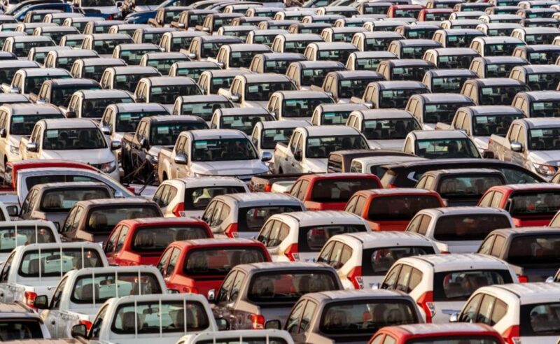 Автостат: продажи подержанных легковых авто в России выросли за год на 8,6%