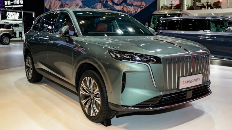 Кроссовер Hongqi HS6 из Книги рекордов Гиннесса появится в России в 2027 году — фото 1