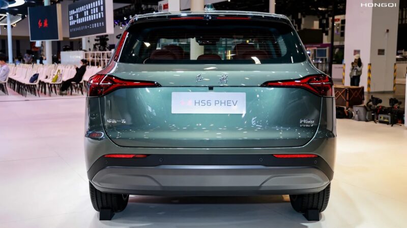 Кроссовер Hongqi HS6 из Книги рекордов Гиннесса появится в России в 2027 году — фото 2