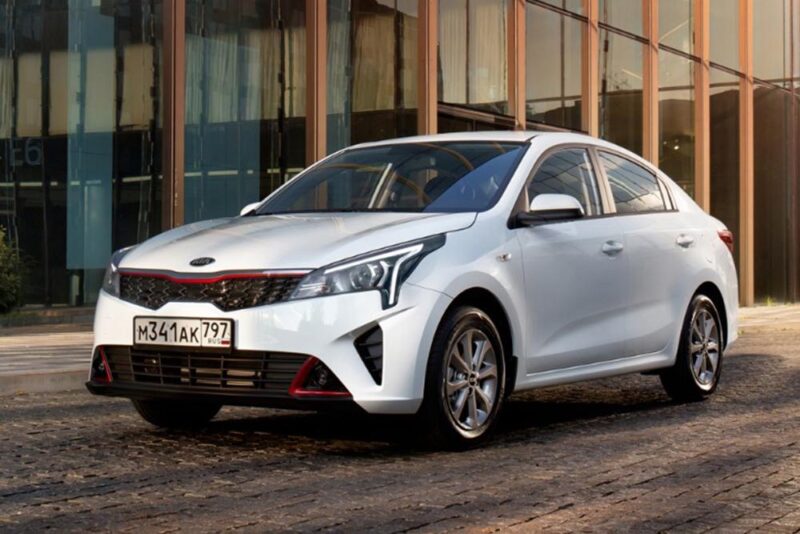 Kia Rio и Hyundai Solaris возглавили топ самых часто приобретаемых онлайн авто с пробегом