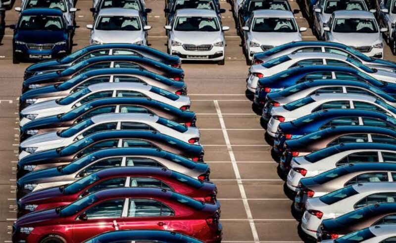 Автостат: ввоз автомобилей с пробегом в Россию снизился впервые с марта 2025 года