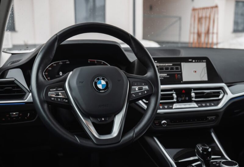 Белорусский каршеринг Hello пополнил автопарк BMW 3-Series — фото 2