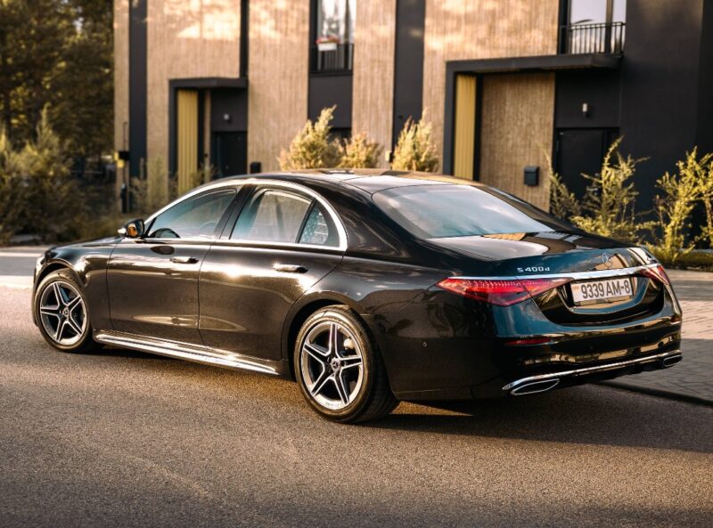 Белорусский каршеринг Hello пополнил автопарк Mercedes-Benz S-Class W223 — фото 1