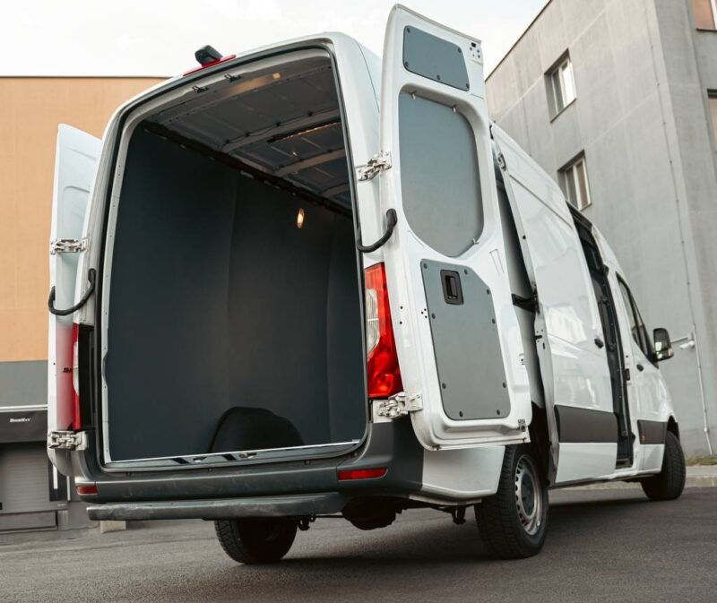 Белорусский каршеринг Hello пополнил автопарк Mercedes Sprinter L3 — фото 1