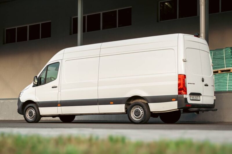Белорусский каршеринг Hello пополнил автопарк Mercedes Sprinter L3