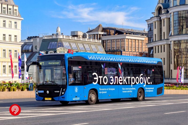 В Москве в честь Дня города украсили общественный транспорт — фото 3