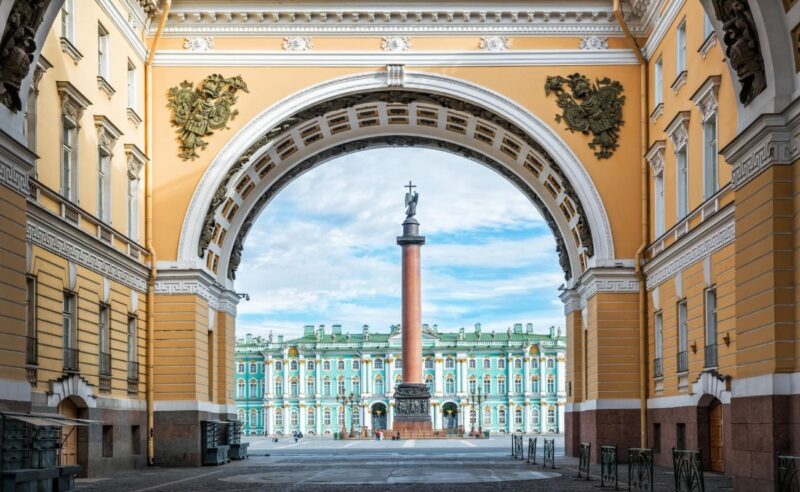 Власти Петербурга разработали меры помощи туристам на случай перебоев со связью