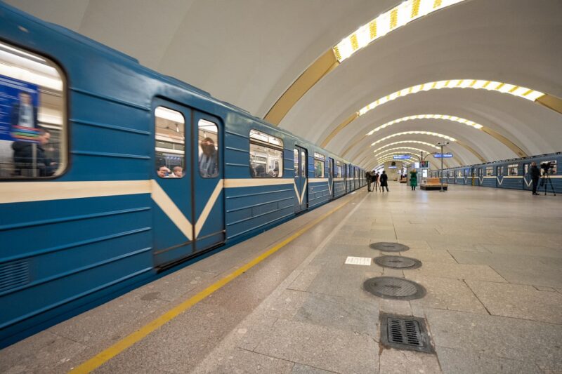 Одна поездка в петербургском метро обходится городу дороже, чем платят пассажиры